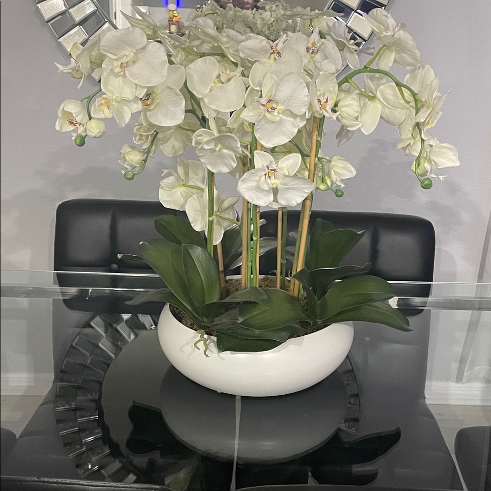 Big vase with flowers